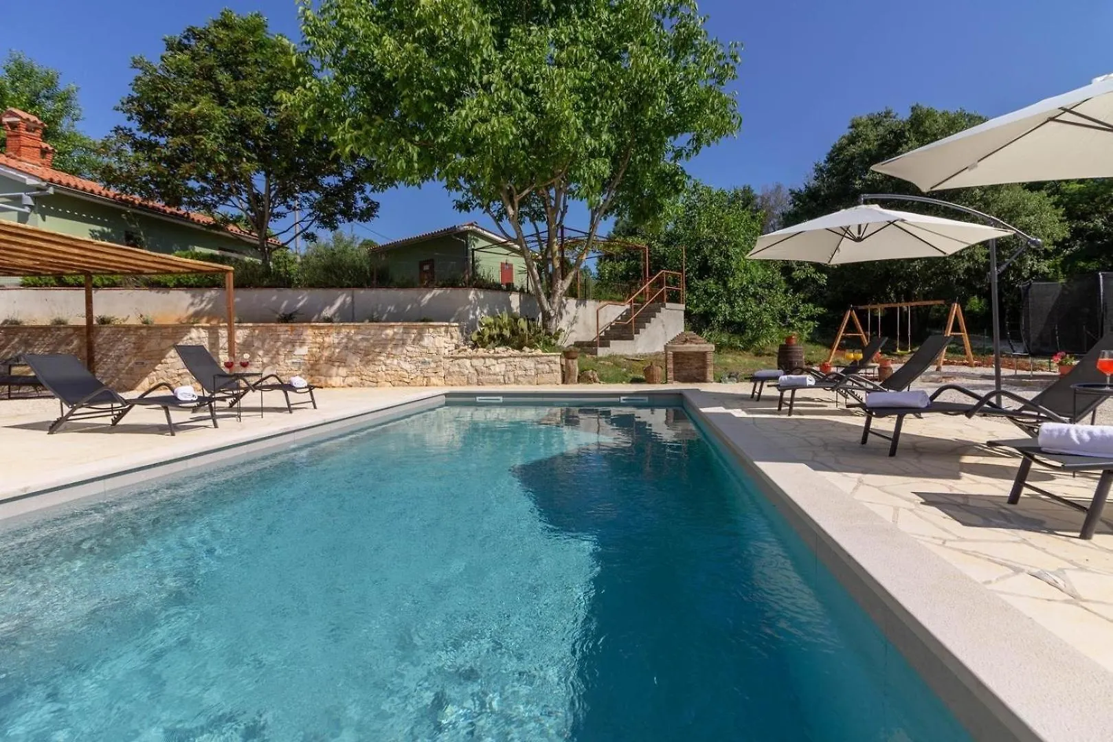 Ferienhaus Mit Privatpool Fuer 7 Personen Ca 160 Qm In Sveti Bartul, Istrien Bucht Von Rasa 라빈