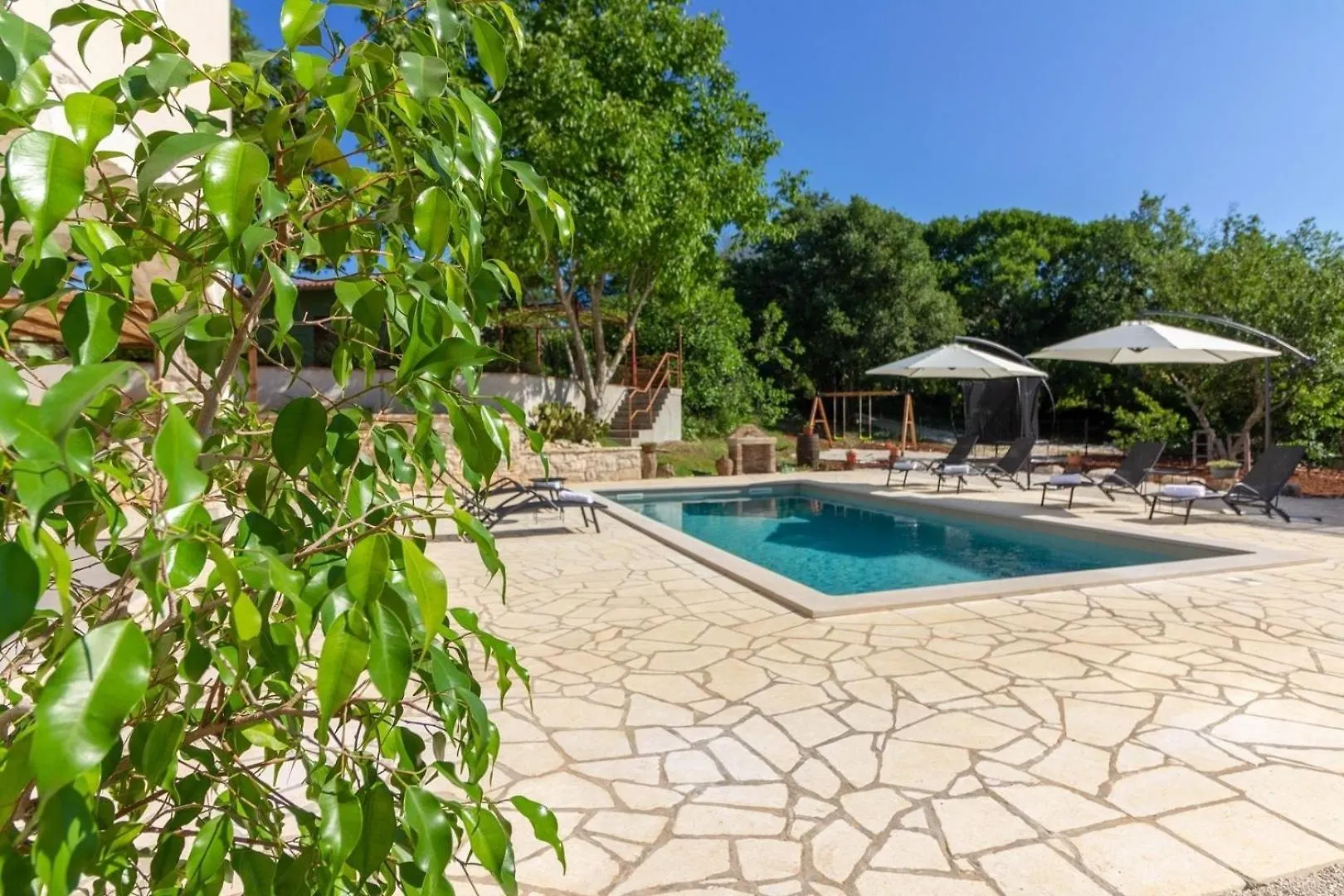 Ferienhaus Mit Privatpool Fuer 7 Personen Ca 160 Qm In Sveti Bartul, Istrien Bucht Von Rasa 라빈 0*,  크로아티아